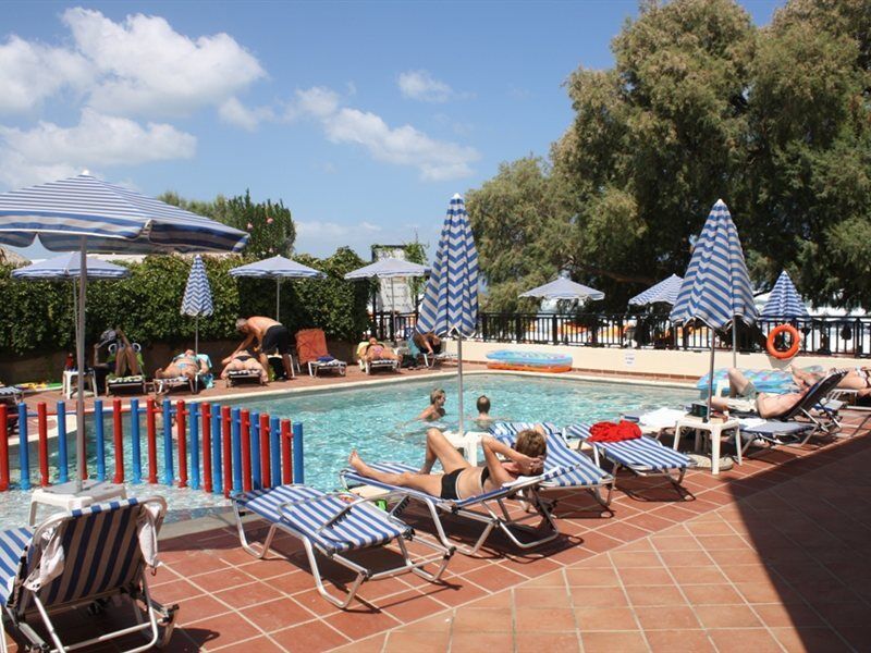 Margarita Beach Hotel Agia Marina Dış mekan fotoğraf